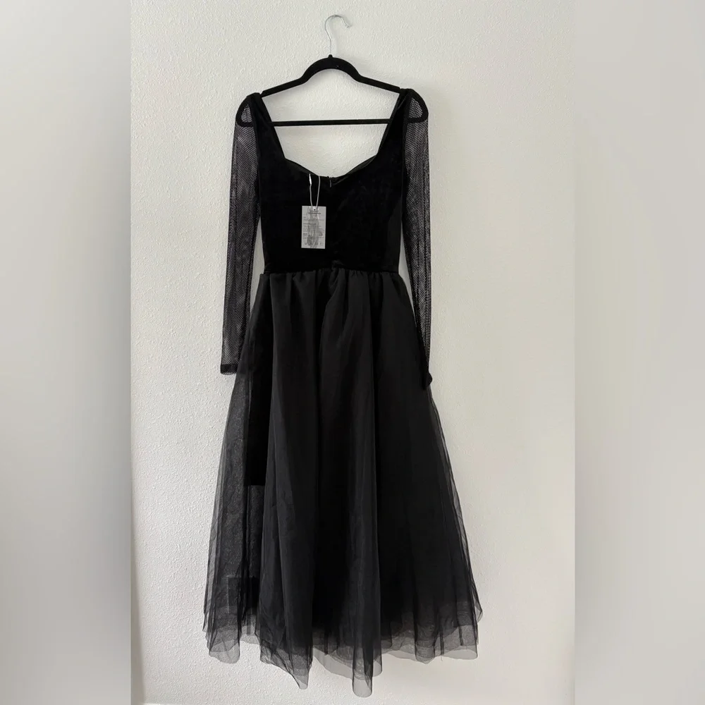 Elegant Black Long Sleeve Dress - Picture 4 of 7